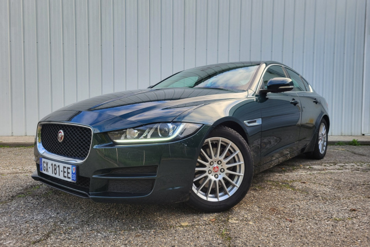 JAGUAR XE