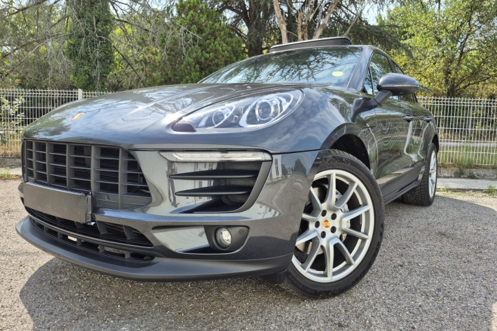 PORSCHE MACAN